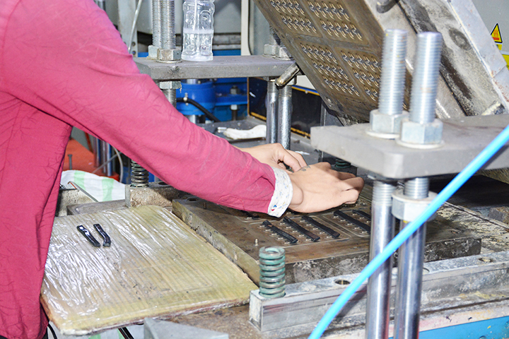 硅膠模壓成型的優(yōu)點和缺點