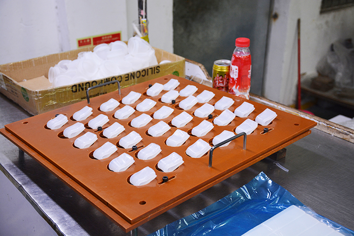 硅膠制品的生產工藝流程是怎樣的,硅膠制品是怎么生產出來的 硅膠制品的生產工藝流程是怎樣的,硅膠制品是怎么生產出來的